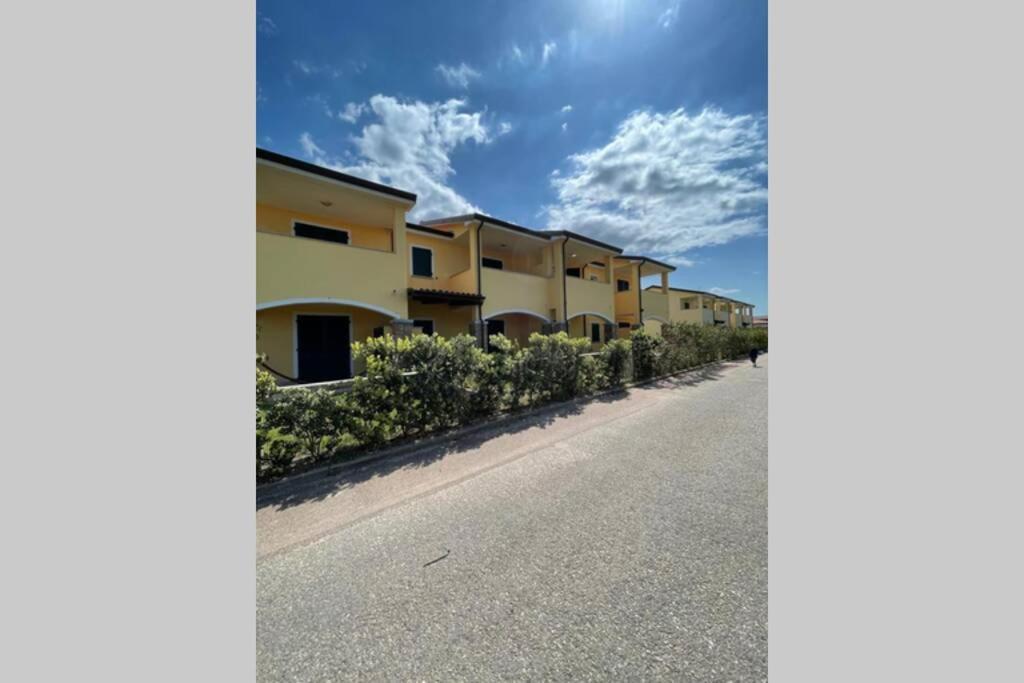 Residence Baia Delle Mimose Badesi Eksteriør billede
