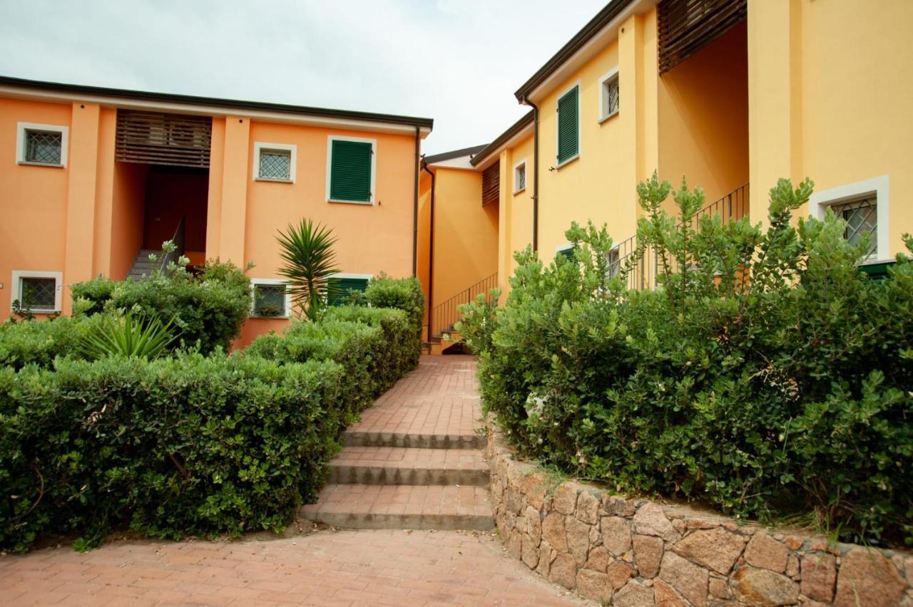 Residence Baia Delle Mimose Badesi Eksteriør billede